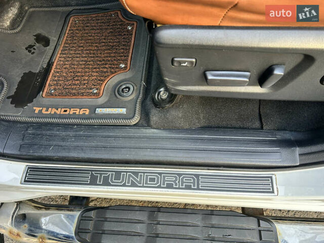 Білий Тойота Тундра, об'ємом двигуна 5.7 л та пробігом 192 тис. км за 46700 $, фото 13 на Automoto.ua