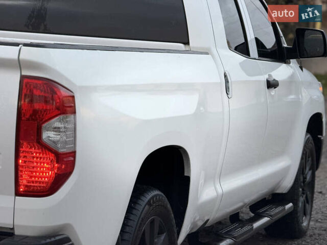 Белый Тойота Тундра, объемом двигателя 4.7 л и пробегом 120 тыс. км за 31500 $, фото 20 на Automoto.ua