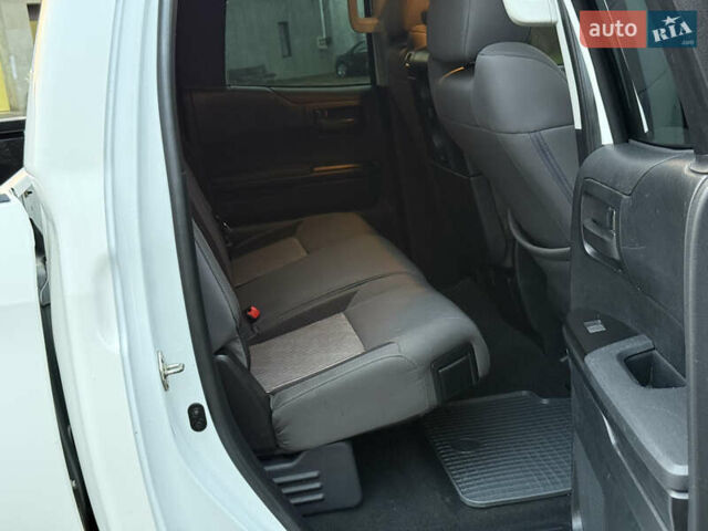 Белый Тойота Тундра, объемом двигателя 4.7 л и пробегом 120 тыс. км за 31500 $, фото 28 на Automoto.ua