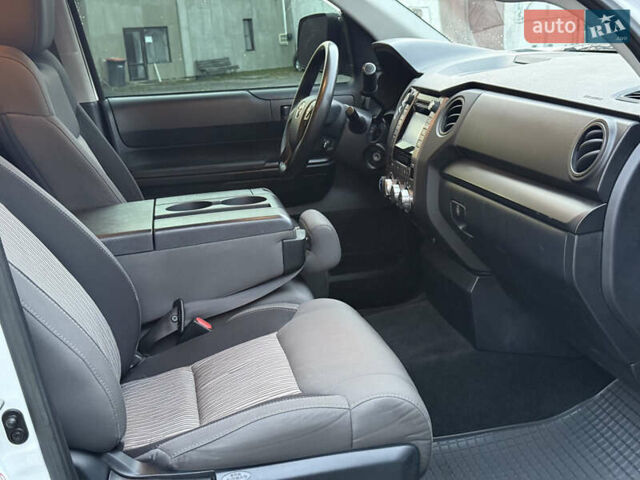 Белый Тойота Тундра, объемом двигателя 4.7 л и пробегом 120 тыс. км за 31500 $, фото 17 на Automoto.ua