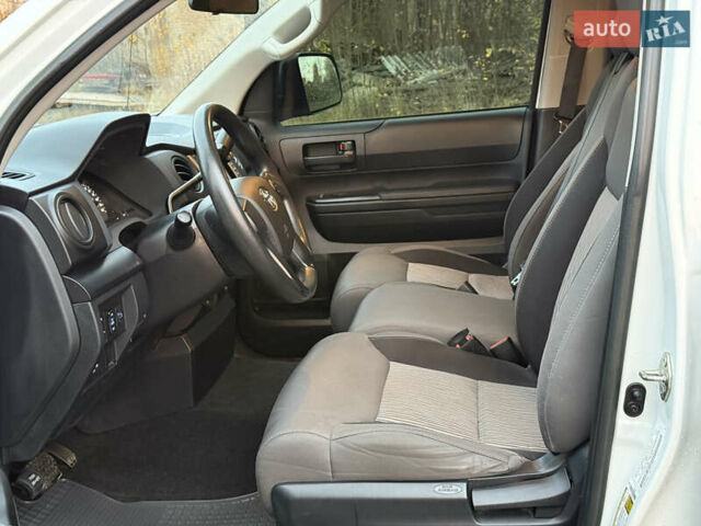 Белый Тойота Тундра, объемом двигателя 4.7 л и пробегом 120 тыс. км за 31500 $, фото 26 на Automoto.ua
