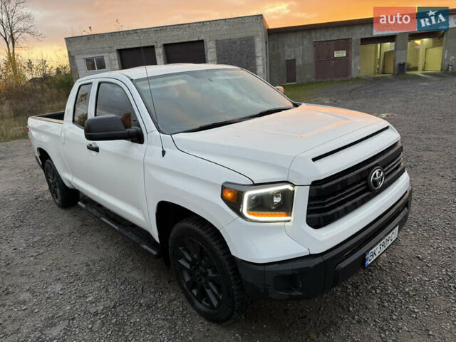 Белый Тойота Тундра, объемом двигателя 4.7 л и пробегом 120 тыс. км за 31500 $, фото 8 на Automoto.ua