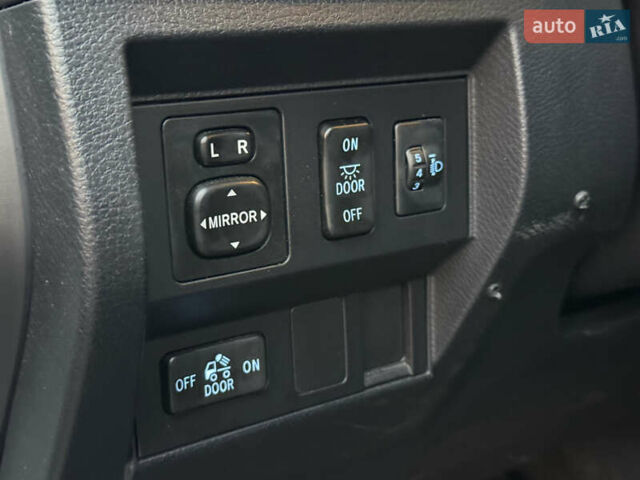 Белый Тойота Тундра, объемом двигателя 4.7 л и пробегом 120 тыс. км за 31500 $, фото 46 на Automoto.ua