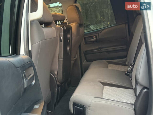 Белый Тойота Тундра, объемом двигателя 4.7 л и пробегом 120 тыс. км за 31500 $, фото 48 на Automoto.ua