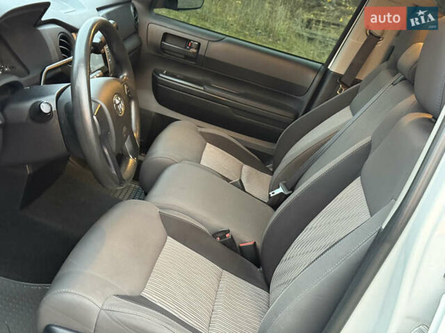 Белый Тойота Тундра, объемом двигателя 4.7 л и пробегом 120 тыс. км за 31500 $, фото 47 на Automoto.ua