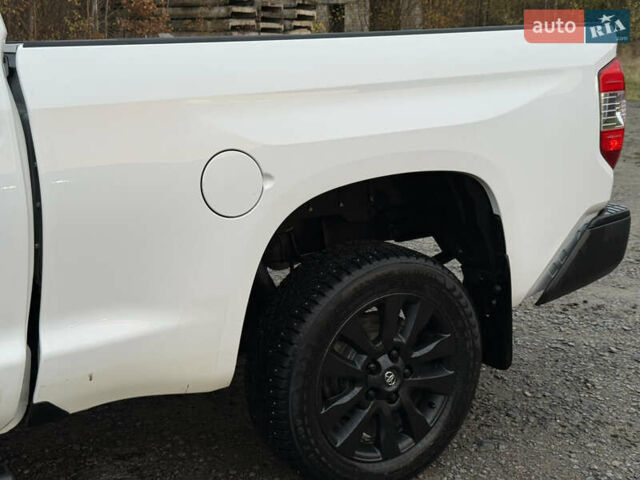 Белый Тойота Тундра, объемом двигателя 4.7 л и пробегом 120 тыс. км за 31500 $, фото 41 на Automoto.ua