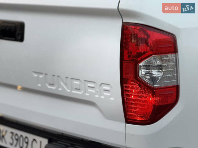 Белый Тойота Тундра, объемом двигателя 4.7 л и пробегом 120 тыс. км за 31500 $, фото 39 на Automoto.ua