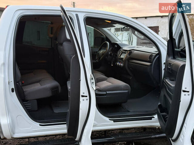 Белый Тойота Тундра, объемом двигателя 4.7 л и пробегом 120 тыс. км за 31500 $, фото 29 на Automoto.ua