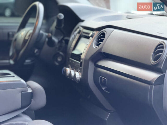 Белый Тойота Тундра, объемом двигателя 4.7 л и пробегом 120 тыс. км за 31500 $, фото 45 на Automoto.ua