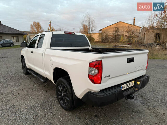 Белый Тойота Тундра, объемом двигателя 4.7 л и пробегом 120 тыс. км за 31500 $, фото 10 на Automoto.ua