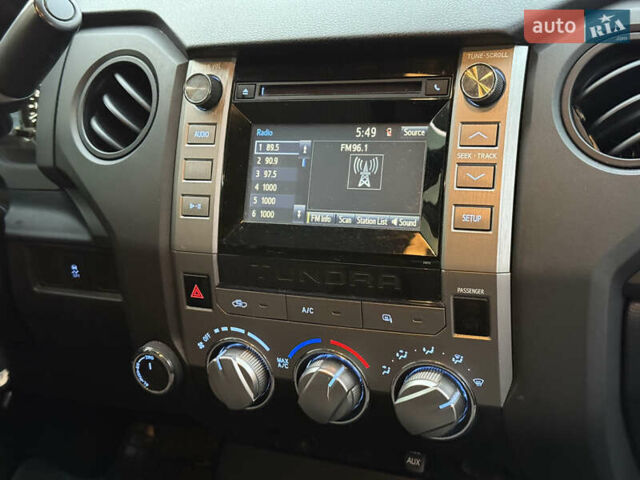 Белый Тойота Тундра, объемом двигателя 4.7 л и пробегом 120 тыс. км за 31500 $, фото 22 на Automoto.ua