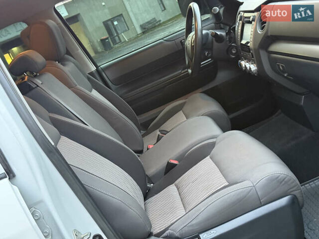 Белый Тойота Тундра, объемом двигателя 4.7 л и пробегом 120 тыс. км за 31500 $, фото 11 на Automoto.ua