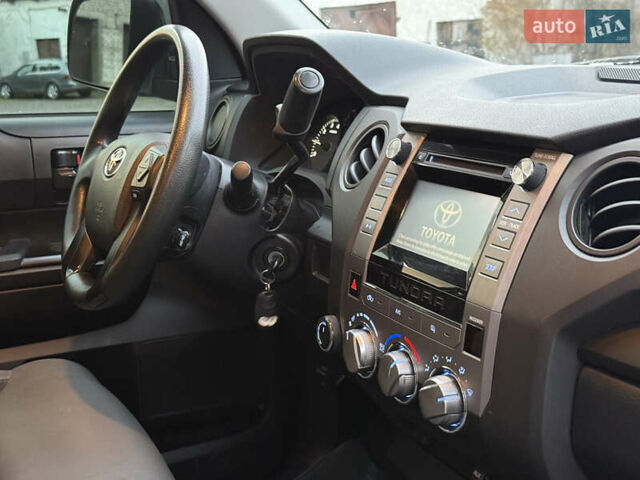 Белый Тойота Тундра, объемом двигателя 4.7 л и пробегом 120 тыс. км за 31500 $, фото 43 на Automoto.ua