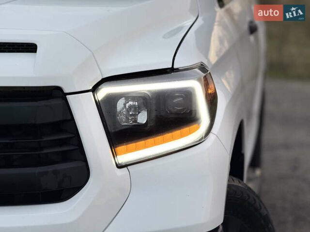 Белый Тойота Тундра, объемом двигателя 4.7 л и пробегом 120 тыс. км за 31500 $, фото 4 на Automoto.ua