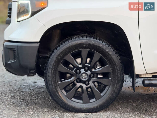 Белый Тойота Тундра, объемом двигателя 4.7 л и пробегом 120 тыс. км за 31500 $, фото 51 на Automoto.ua