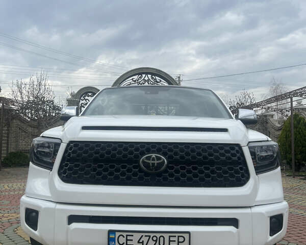 Белый Тойота Тундра, объемом двигателя 5.66 л и пробегом 8 тыс. км за 52000 $, фото 2 на Automoto.ua