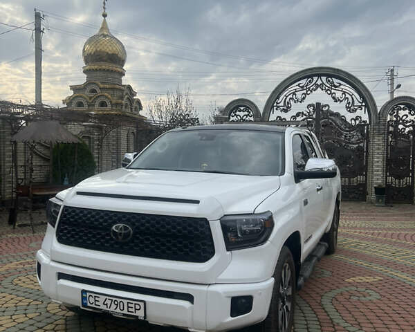 Белый Тойота Тундра, объемом двигателя 5.66 л и пробегом 8 тыс. км за 52000 $, фото 3 на Automoto.ua