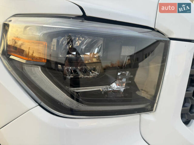 Белый Тойота Тундра, объемом двигателя 5.66 л и пробегом 142 тыс. км за 43700 $, фото 10 на Automoto.ua