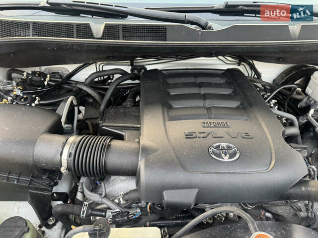 Белый Тойота Тундра, объемом двигателя 5.66 л и пробегом 142 тыс. км за 43700 $, фото 37 на Automoto.ua