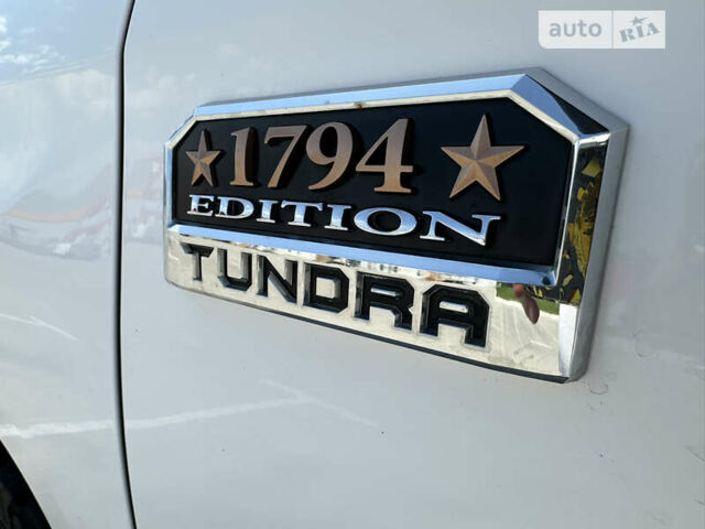 Белый Тойота Тундра, объемом двигателя 5.66 л и пробегом 95 тыс. км за 49000 $, фото 32 на Automoto.ua