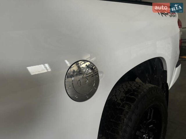 Белый Тойота Тундра, объемом двигателя 5.66 л и пробегом 142 тыс. км за 43700 $, фото 36 на Automoto.ua