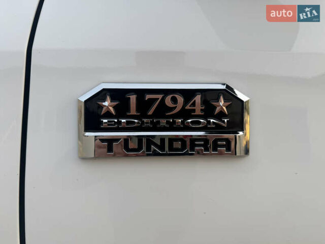 Белый Тойота Тундра, объемом двигателя 5.66 л и пробегом 142 тыс. км за 43700 $, фото 9 на Automoto.ua