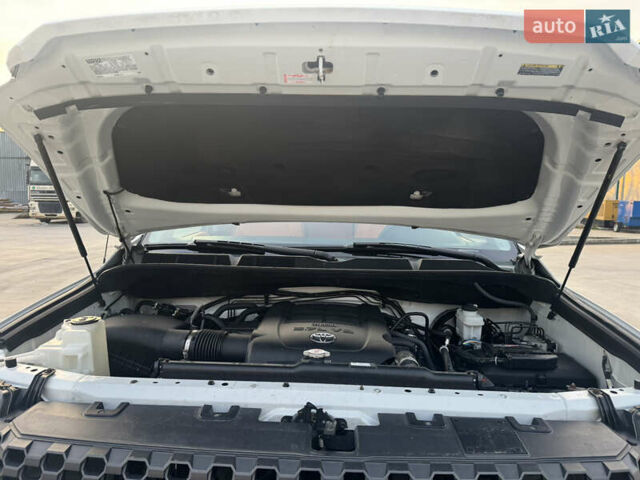 Белый Тойота Тундра, объемом двигателя 5.66 л и пробегом 142 тыс. км за 43700 $, фото 41 на Automoto.ua