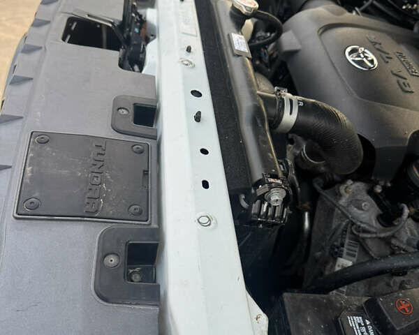 Белый Тойота Тундра, объемом двигателя 5.66 л и пробегом 142 тыс. км за 43700 $, фото 39 на Automoto.ua