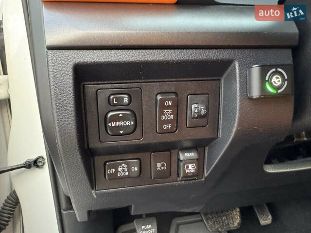 Белый Тойота Тундра, объемом двигателя 5.66 л и пробегом 142 тыс. км за 43700 $, фото 47 на Automoto.ua