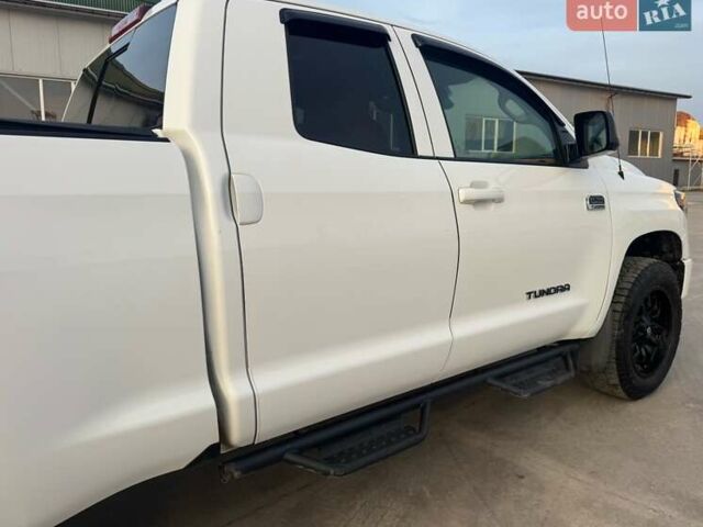 Белый Тойота Тундра, объемом двигателя 5.66 л и пробегом 142 тыс. км за 43700 $, фото 6 на Automoto.ua