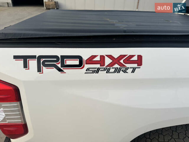 Белый Тойота Тундра, объемом двигателя 5.66 л и пробегом 142 тыс. км за 43700 $, фото 15 на Automoto.ua