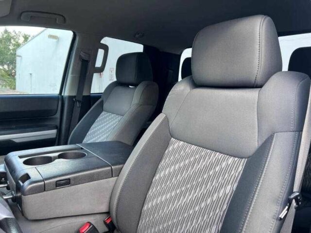 Белый Тойота Тундра, объемом двигателя 5.7 л и пробегом 34 тыс. км за 12600 $, фото 6 на Automoto.ua