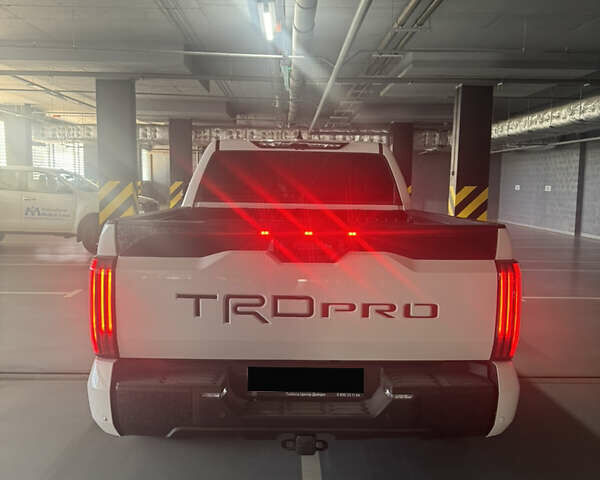 Белый Тойота Тундра, объемом двигателя 3.45 л и пробегом 4 тыс. км за 84848 $, фото 7 на Automoto.ua