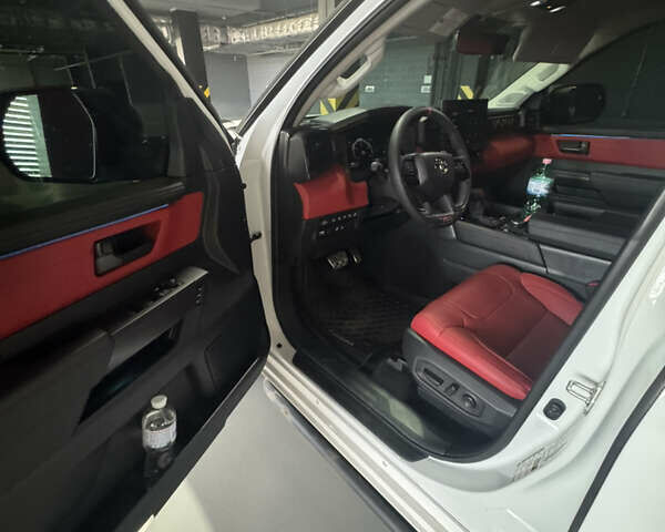 Белый Тойота Тундра, объемом двигателя 3.45 л и пробегом 4 тыс. км за 84848 $, фото 11 на Automoto.ua