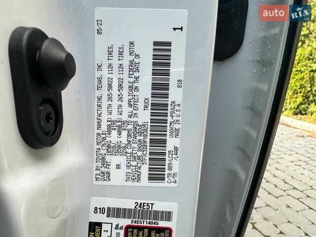 Белый Тойота Тундра, объемом двигателя 3.45 л и пробегом 40 тыс. км за 92500 $, фото 20 на Automoto.ua