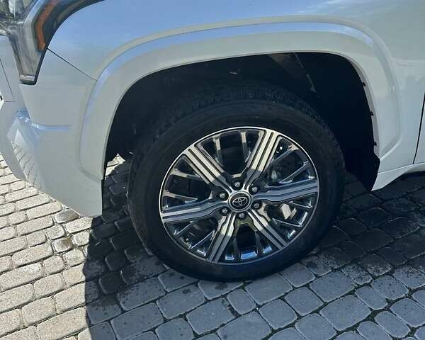 Белый Тойота Тундра, объемом двигателя 3.45 л и пробегом 40 тыс. км за 92500 $, фото 3 на Automoto.ua