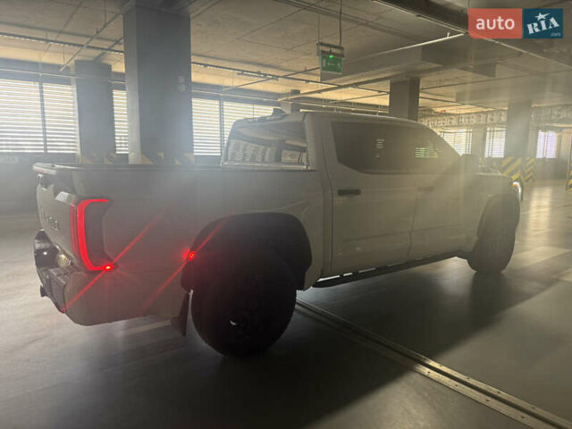 Белый Тойота Тундра, объемом двигателя 3.45 л и пробегом 4 тыс. км за 84848 $, фото 6 на Automoto.ua
