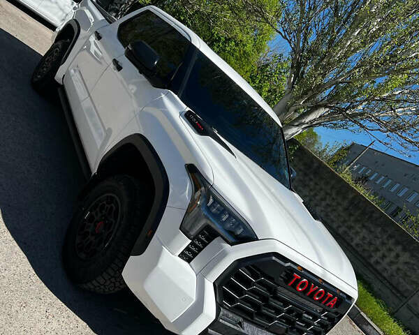 Белый Тойота Тундра, объемом двигателя 3.45 л и пробегом 4 тыс. км за 84848 $, фото 1 на Automoto.ua