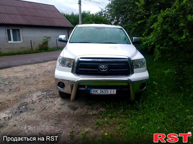 Белый Тойота Тундра, объемом двигателя 5.7 л и пробегом 206 тыс. км за 18500 $, фото 8 на Automoto.ua