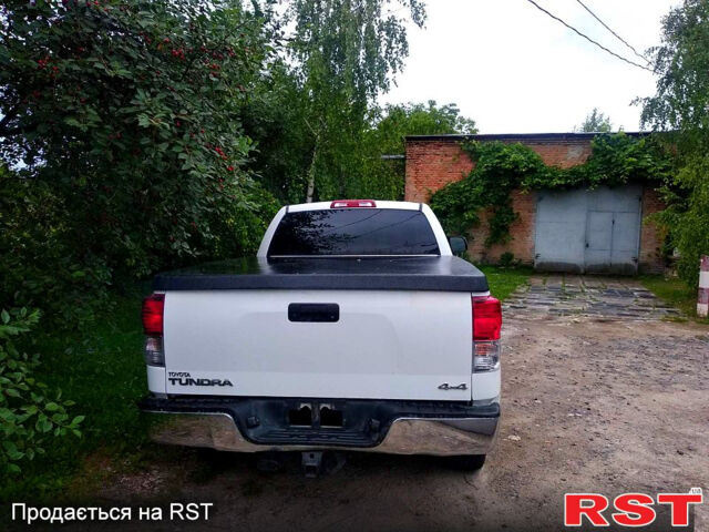 Белый Тойота Тундра, объемом двигателя 5.7 л и пробегом 206 тыс. км за 18500 $, фото 9 на Automoto.ua