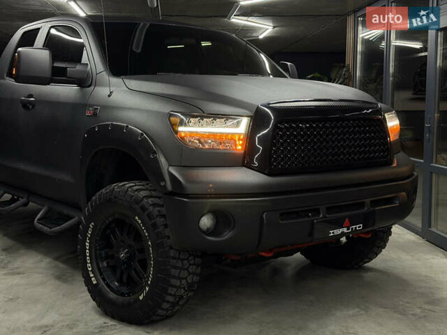 Черный Тойота Тундра, объемом двигателя 5.7 л и пробегом 158 тыс. км за 19900 $, фото 2 на Automoto.ua