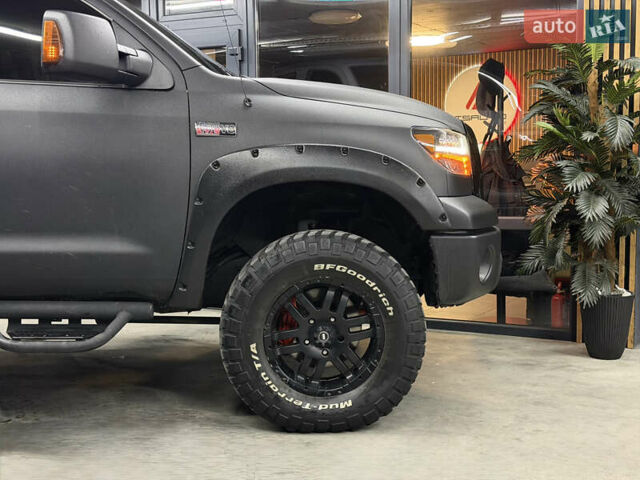 Черный Тойота Тундра, объемом двигателя 5.7 л и пробегом 158 тыс. км за 19900 $, фото 4 на Automoto.ua