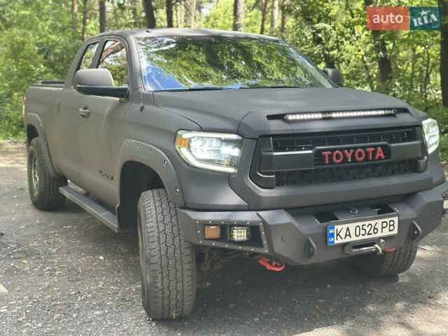 Черный Тойота Тундра, объемом двигателя 5.69 л и пробегом 173 тыс. км за 26000 $, фото 3 на Automoto.ua