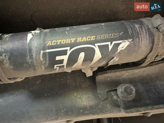 Черный Тойота Тундра, объемом двигателя 5.69 л и пробегом 173 тыс. км за 26000 $, фото 15 на Automoto.ua