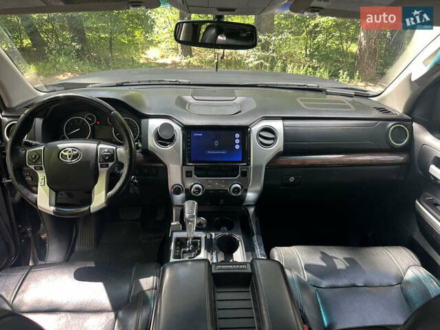 Черный Тойота Тундра, объемом двигателя 5.69 л и пробегом 173 тыс. км за 26000 $, фото 9 на Automoto.ua