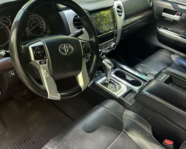 Черный Тойота Тундра, объемом двигателя 5.69 л и пробегом 173 тыс. км за 26000 $, фото 13 на Automoto.ua