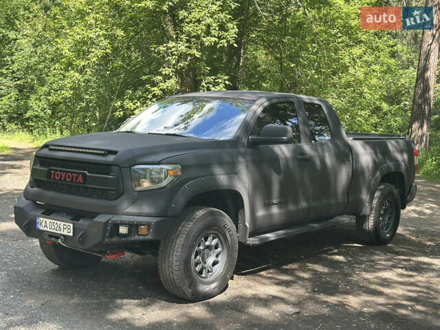Черный Тойота Тундра, объемом двигателя 5.69 л и пробегом 173 тыс. км за 26000 $, фото 1 на Automoto.ua