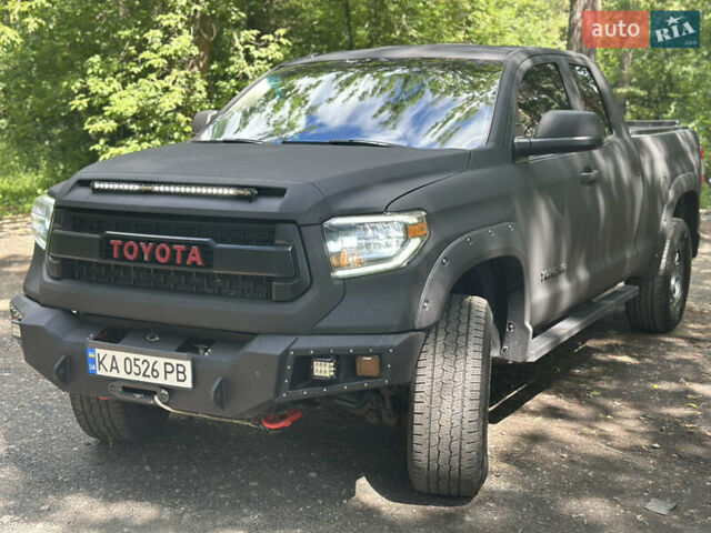 Черный Тойота Тундра, объемом двигателя 5.69 л и пробегом 173 тыс. км за 26000 $, фото 2 на Automoto.ua