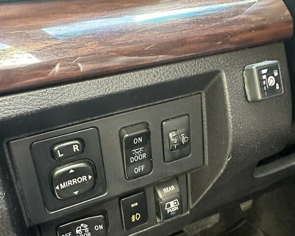 Черный Тойота Тундра, объемом двигателя 5.69 л и пробегом 173 тыс. км за 26000 $, фото 14 на Automoto.ua