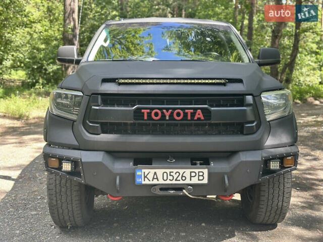 Черный Тойота Тундра, объемом двигателя 5.69 л и пробегом 173 тыс. км за 26000 $, фото 4 на Automoto.ua